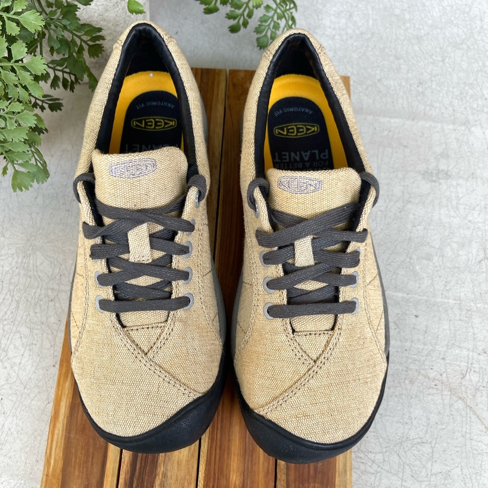 KEEN Presidio Taupe Canvas size 8 women New